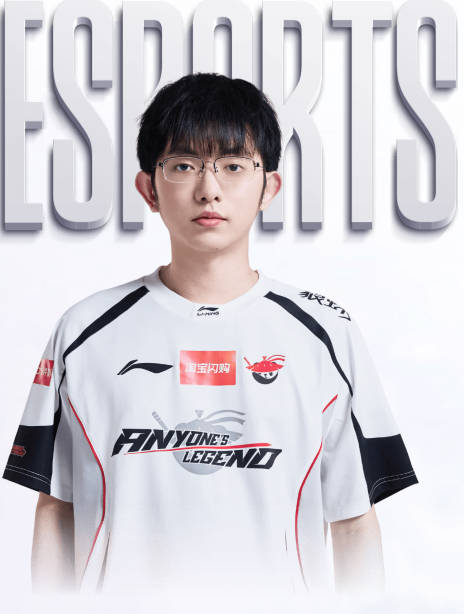 一群型男！凯尔特人全队参加晚宴 全部登台听马祖拉讲话